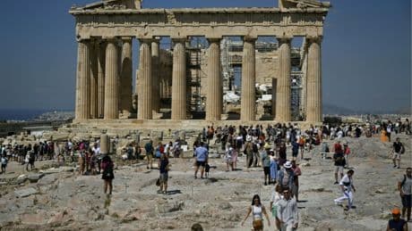 Athènes face au surtourisme : Plaka, le quartier des Dieux, menacé par les locations saisonnières