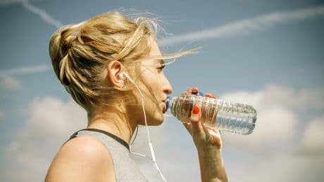 Studie überrascht: Welches Getränk bei Hitze wirklich schützt - Wasser ist es nicht