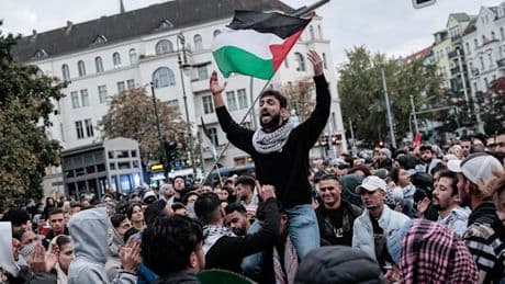 Aufregung in Berlin – Linke will Sommerfest mit Hamas-Unterstützern feiern