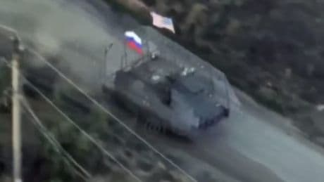 Russland schickt laut Kiew Panzerfahrzeug mit US-Flagge in den Kampf