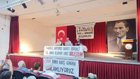 Burhaniye’de barış paneli: Geçmişten geleceğe mücadele masaya yatırıldı