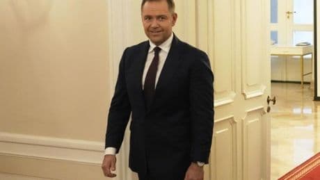 Karol Nawrocki legt Amtseid ab – Tusk drohen schwierige Jahre