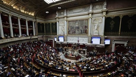 Droit à l’aide à mourir : ses partisans saluent un «vote historique», les opposants y voient une «transgression majeure»