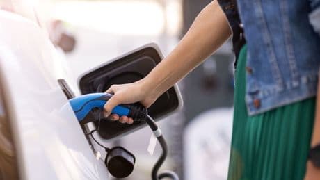 Auto elettrica, T&amp;E: «Cambiando i piani sul 2035 l’Europa rischia la marginalità»