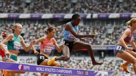Leichtathletik-WM: Hindernisläuferin Daisy Jepkemei kämpft sich mit einem Schuh ins Ziel