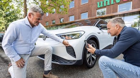 Met déze nieuwe tool weet je direct hoeveel autoschade gaat kosten: SchadeCheck-app herkent krasjes en deuken