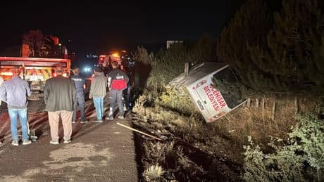 Afyon'da yolcu midibüsü devrildi: 12 kişi yaralandı