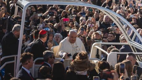 El papamóvil de Francisco se transformará en clínica para los niños de Gaza