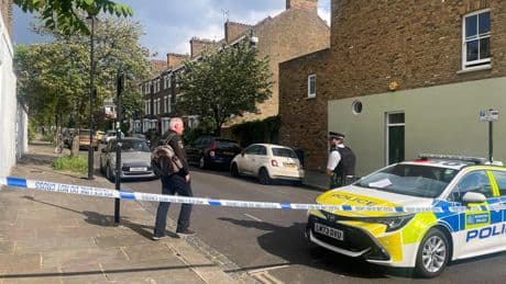 Detenido un hombre de 21 años como sospechoso del incendio en la casa privada del 'premier' británico Keir Starmer