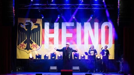 Nationalhymne: Eklat um Hymne: Sänger Heino unterstützt Feuerwehrmann
