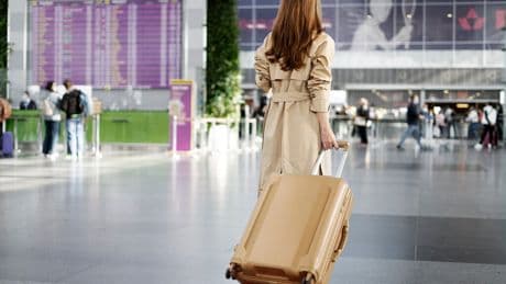 Ni pegatinas, ni gomas, ni llaveros: esta es una de las mejores formas para recoger rápido la maleta en el aeropuerto