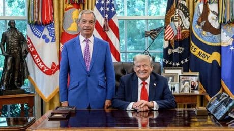 Nigel Farage strangely shows 'little signs of friendship' in grim Donald Trump photo