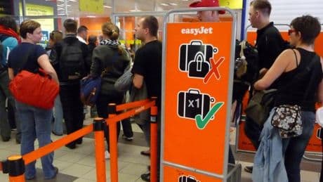 Prämien fürs Erwischen – Die neue Handgepäcks-Masche von Easyjet