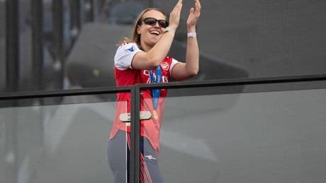 Daphne van Domselaar wist niet wat ze meemaakte tijdens Champions League-huldiging Arsenal