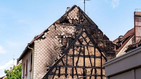 Großbrand: Altstadtbrand: Ursachensuche in Villingen-Schwenningen läuft
