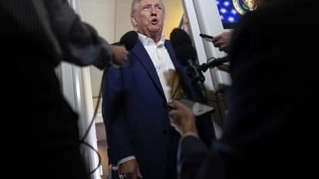 Trump excluye a móviles y ordenadores de sus "aranceles recíprocos"