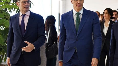 Los socios de Prisa afines al Gobierno se fijan tres opciones: "Comprar el grupo a Oughourlian, sólo la 'Ser' y 'El País' o renunciar"