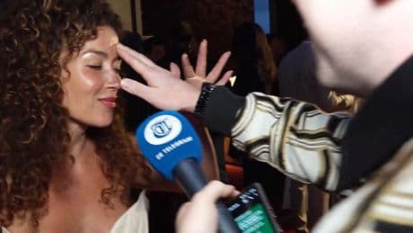 Katja Schuurman over opmerkelijk incident: ‘Voel de bulten op mijn gezicht!’