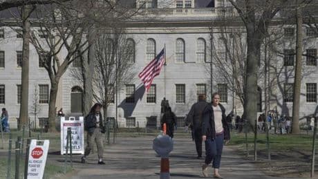 El Gobierno de Trump planea recortar 1.000 millones a Harvard destinados a la investigación de la salud
