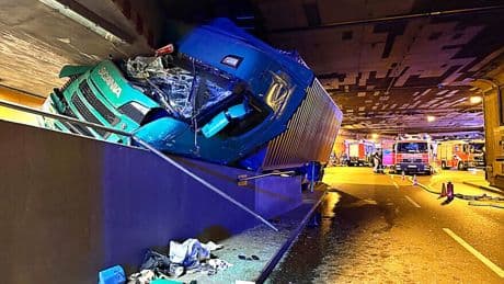 Berlin: Tiergartentunnel nach schwerem Lkw-Unfall weiter gesperrt