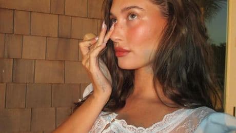 Adiós a los perfiladores: así son los 'blurred lips', la tendencia de labios irresistibles que adora la imperfección