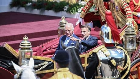 “Pousse-toi Starmer” : Charles III et Macron, deux rois en pleine lune de miel