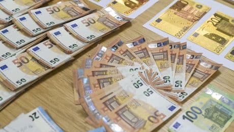 Soldi falsi per 66 milioni di euro: l’operazione dell’Europol con le autorità di 18 Paesi Ue