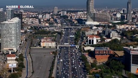 Haftanın üçüncü iş gününde trafik yoğunluğu yaşanıyor