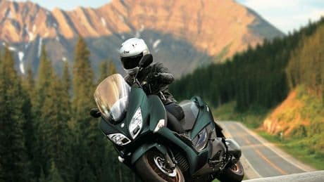 El Suzuki Burgman 400 se adapta a la Euro5+, renueva sus colores y ofrece la mejor garantía del mercado