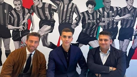 <meta charset="UTF-8" />Marchisio firma nella sede dell&rsquo;Inter: ecco perch&eacute; la leggenda Juve era l&igrave;