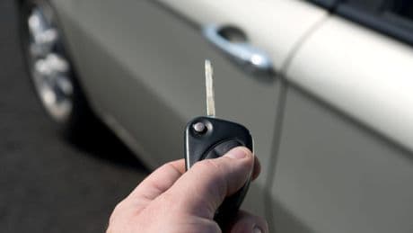 Essen: Auto geklaut – Männer holen Auto aus Werkstatt und fahren davon