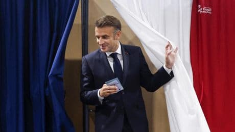 Référendum européen de 2005 : vingt ans après, le mystère du vote d’Emmanuel Macron