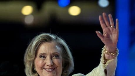 Il sogno del Nobel e la sfida di Hillary. «Lo candiderò se non farà concessioni»