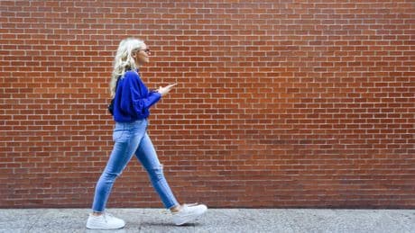 Gehen als Kalorienkiller? So effektiv unterstützt ein Spaziergang beim Abnehmen
