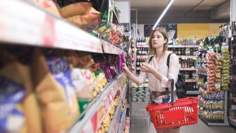 Beliebter Snack von Rückruf betroffen: Der Verzehr kann sogar lebensbedrohlich sein