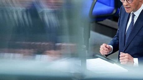 Merz und seine erste Regierungserklärung: Bedächtig, ruhig, langsam – der Auftritt des neuen Kanzlers
