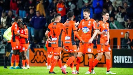 Ligue 2 : pour des raisons écologiques, le Stade Lavallois jouera avec le même maillot que la saison passée