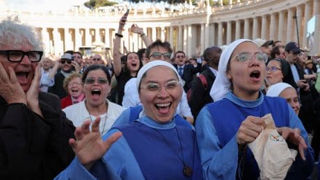 "¡Viva el Papa!", el júbilo colectivo inunda la Plaza de San Pedro
