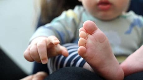 Machen Kinder glücklich?: Eltern sind weniger zufrieden, aber empfinden mehr Sinn