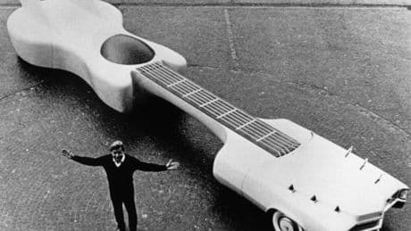 «Je voulais en faire un objet publicitaire» : dans le Loiret, un homme revend une Cadillac d’Elvis Presley en forme de guitare