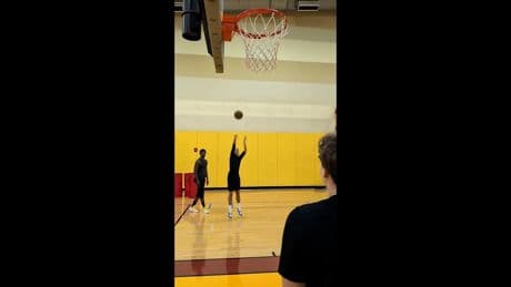 Genialer Wurf - Musiala bringt NBA-Star zum Staunen