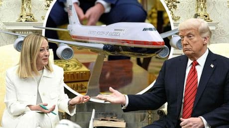 Im Weißen Haus - Trump protzt mit Air Force One, die er nie fliegen wird