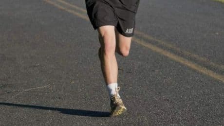 Este es el ejercicio que deberías poder hacer según tu edad: de correr 5 km a hacer 30 largos nadando