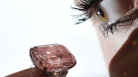 Recuperan un diamante rosa valorado en 25 millones de dólares tras un robo en Dubai