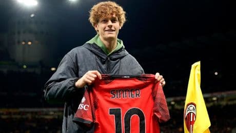 <p>&ldquo;Sinner come Maldini, ma non vive tranquillo con quell&rsquo;interista di Vagnozzi&rdquo;</p>