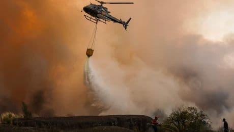 En proie aux flammes, le Portugal peine à voler à son propre secours