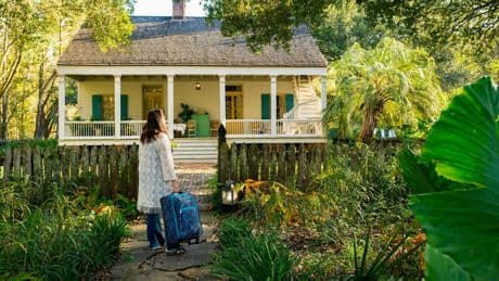 Why good houseguests don't actually 'make themselves at home'