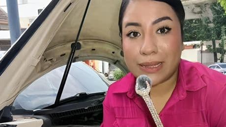 Una mecánica no se corta y explica sólo a mujeres cómo arreglar el coche: "Es lo más sencillo del mundo"