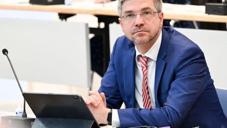 Rathauschef unter Druck: Vor Bürgerentscheid zur OB-Zukunft: Wahlkampf startet