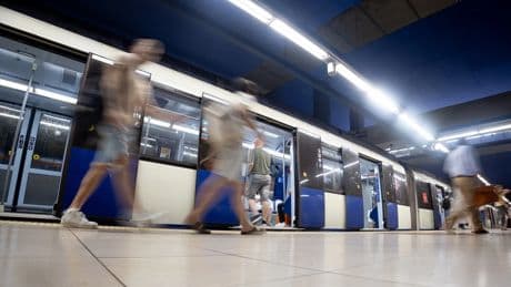 Un joven de 25 años, hospitalizado en estado grave tras sufrir un golpe de calor en el metro de Madrid